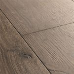 Roble marrón cepillado