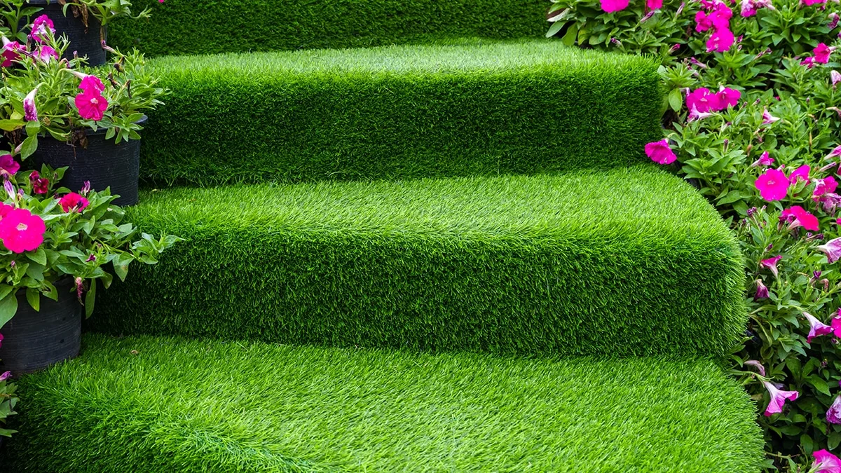 césped artificial jardín